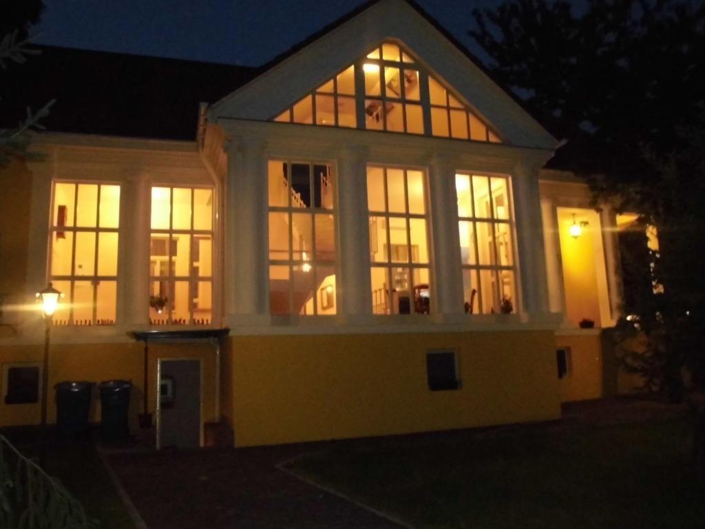Boutique Hotel Villa P Úzhgorod Exterior foto